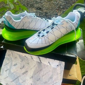 NIKE MX 720-818